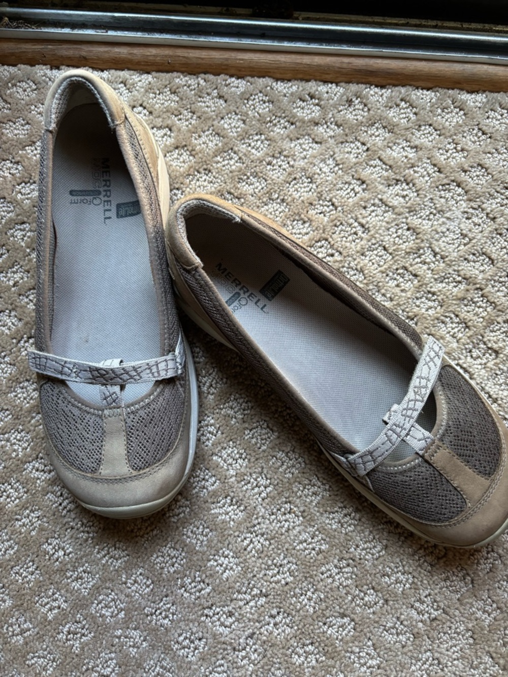 Merrill comfort neutral color flat Walking shoes. 7.5 pre-loved. Very good wear